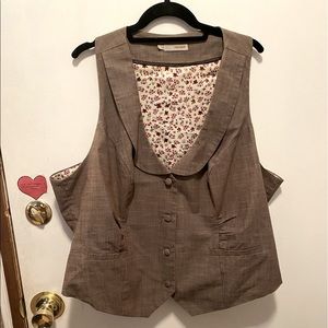 3/$15 - Maurice’s Taupe Vest